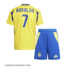 Al-Nassr Cristiano Ronaldo #7 Hjemmebanetrøje Børn 2024-25 Kortærmet (+ Korte bukser)