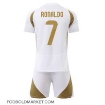 Al-Nassr Cristiano Ronaldo #7 Tredjetrøje Børn 2024-25 Kortærmet (+ Korte bukser)