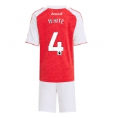 Arsenal Ben White #4 Hjemmebanetrøje Børn 2025-26 Kortærmet (+ Korte bukser)