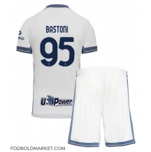 Inter Milan Alessandro Bastoni #95 Udebanetrøje Børn 2024-25 Kortærmet (+ Korte bukser)
