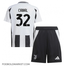 Juventus Juan Cabal #32 Hjemmebanetrøje Børn 2024-25 Kortærmet (+ Korte bukser)