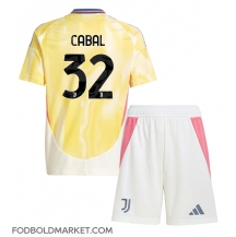 Juventus Juan Cabal #32 Udebanetrøje Børn 2024-25 Kortærmet (+ Korte bukser)