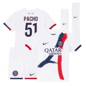 Paris Saint-Germain Willian Pacho #51 Udebanetrøje Børn 2024-25 Kortærmet (+ Korte bukser)