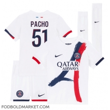 Paris Saint-Germain Willian Pacho #51 Udebanetrøje Børn 2024-25 Kortærmet (+ Korte bukser)