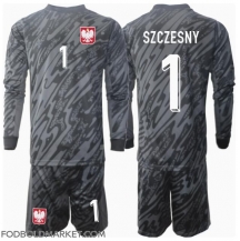 Polen Wojciech Szczesny #1 Målmand Udebanetrøje Børn EM 2024 Langærmet (+ Korte bukser)