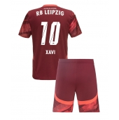 RB Leipzig Xavi Simons #10 Udebanetrøje Børn 2024-25 Kortærmet (+ Korte bukser)